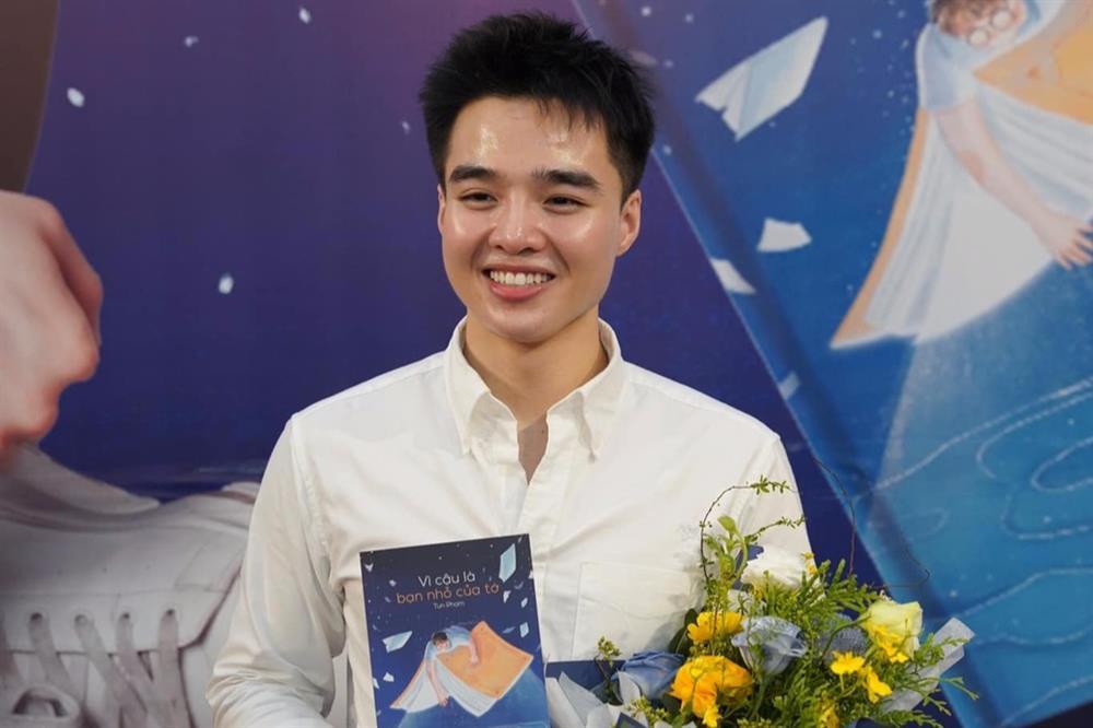 Trước khi bị tẩy chay, sách của Tun Phạm từng bị tố dùng thơ trái phép-1