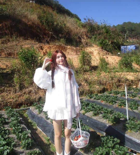 Con gái Quyền Linh ra dáng thiếu nữ ở tuổi 15, gây chú ý với đôi chân thon gọn như kiếm Nhật-1