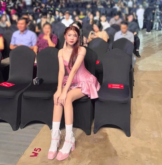 Con gái Quyền Linh ra dáng thiếu nữ ở tuổi 15, gây chú ý với đôi chân thon gọn như kiếm Nhật-2