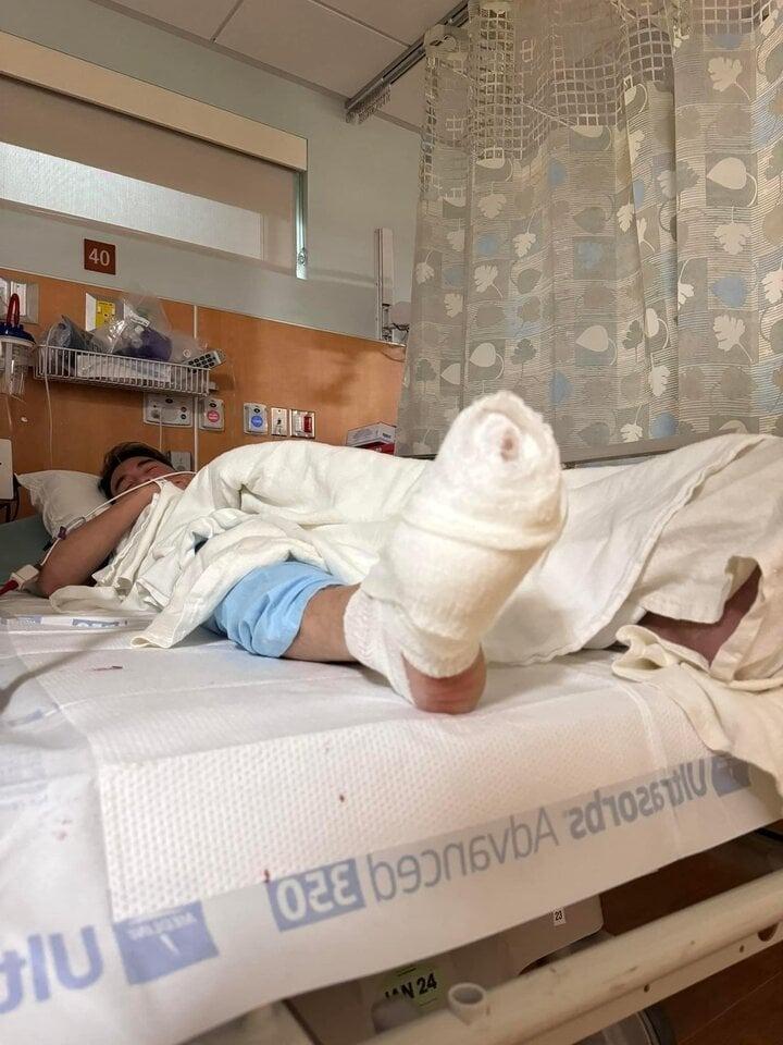 Đàm Vĩnh Hưng ngã từ trên cao khi đang biểu diễn ở Mỹ-1