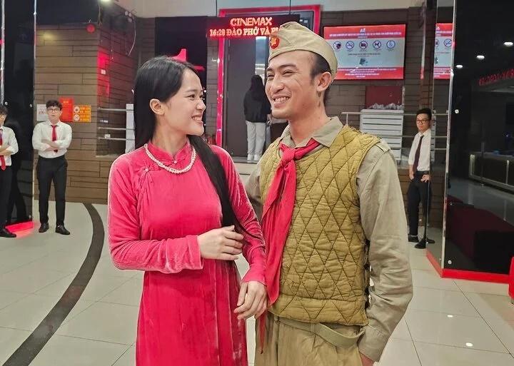 Nam nữ chính Đào, Phở Và Piano xuất hiện ở rạp chiếu phim, khán giả vỡ òa-2