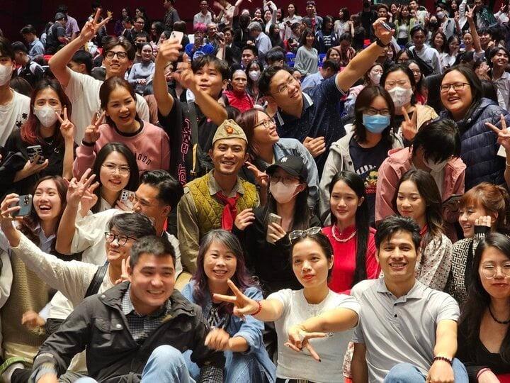 Nam nữ chính Đào, Phở Và Piano xuất hiện ở rạp chiếu phim, khán giả vỡ òa-4