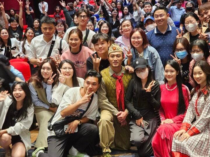 Nam nữ chính Đào, Phở Và Piano xuất hiện ở rạp chiếu phim, khán giả vỡ òa-6