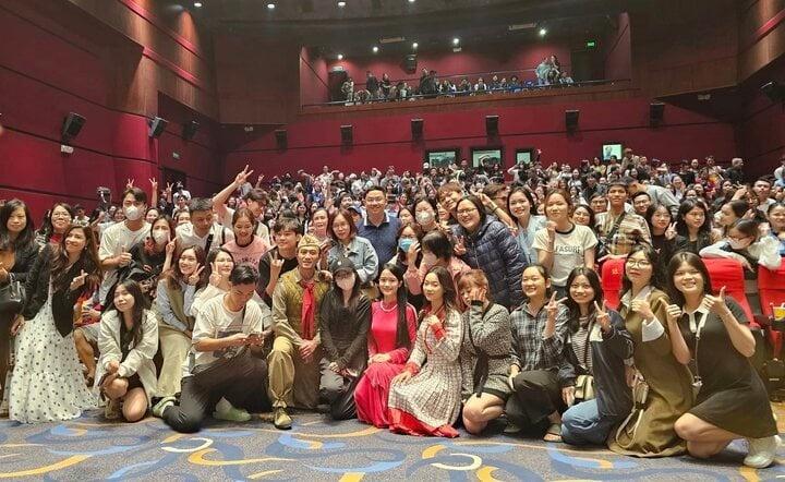 Nam nữ chính Đào, Phở Và Piano xuất hiện ở rạp chiếu phim, khán giả vỡ òa-7