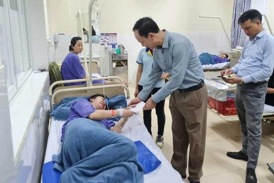 57 công nhân trong nhà máy bóng rổ nhập viện, nghi bị ngộ độc khí