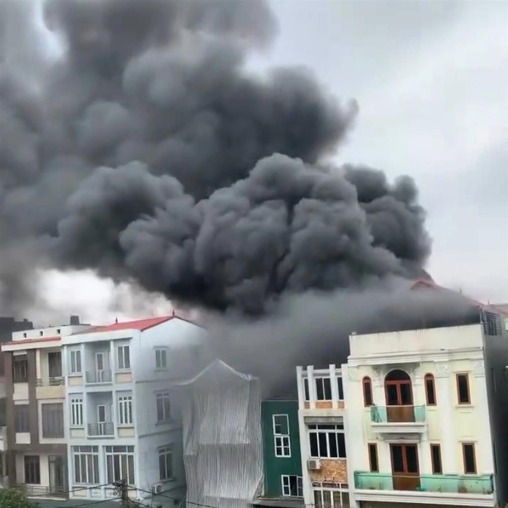 Hà Nội: Cháy lớn kho quần áo sát chợ Ninh Hiệp-1