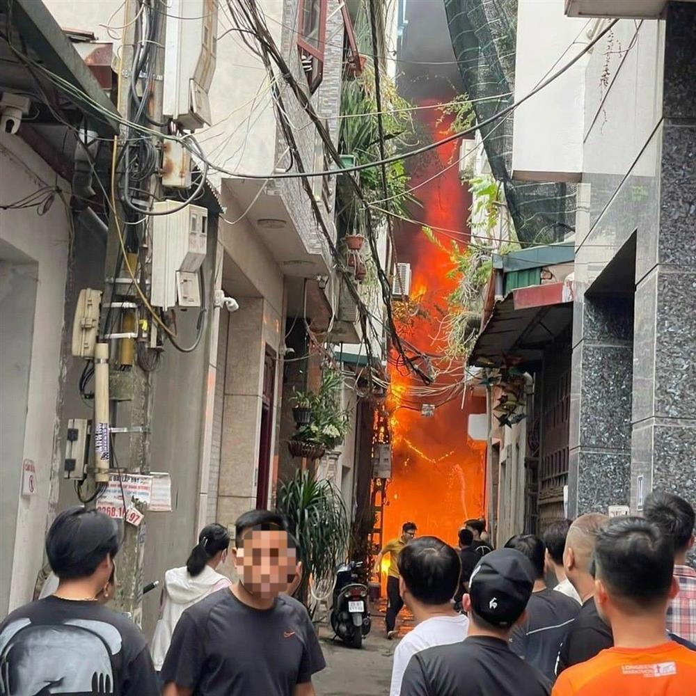 Hà Nội: Cháy lớn kho quần áo sát chợ Ninh Hiệp-2