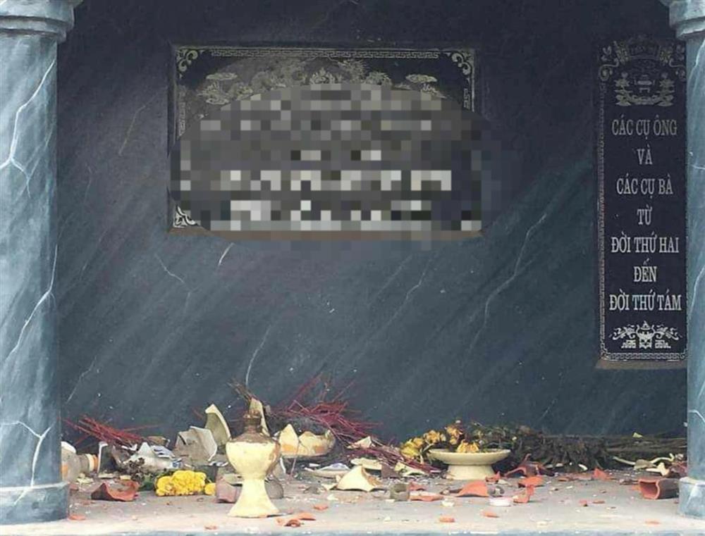 Truy tìm kẻ xấu phá hoại hàng loạt ngôi mộ ở Hà Nội-1