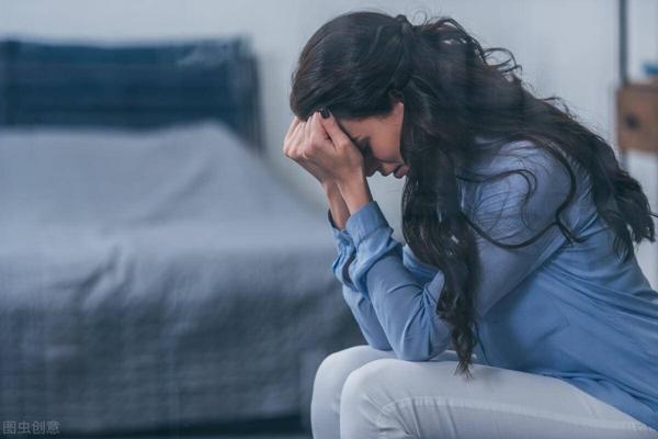 Phát hiện chồng vẫn liên lạc với người yêu cũ-1