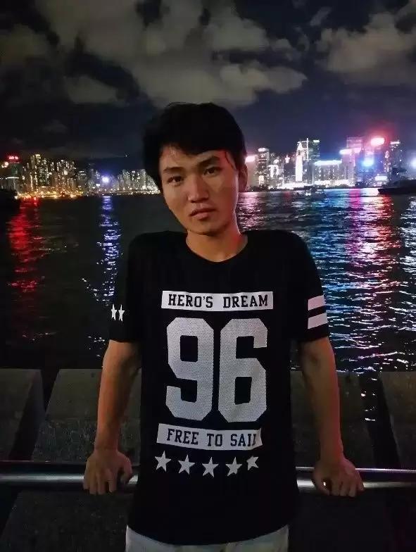 Bố vác 10 tấn cát/ngày nuôi con đỗ đại học top 1 châu Á, chàng trai giờ ra sao?-2