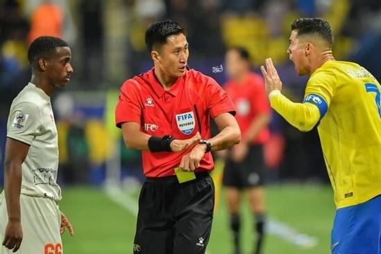 Ronaldo ghi bàn đưa Al Nassr vào tứ kết AFC Champions League