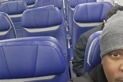 Dân mạng tranh cãi trước hình ảnh máy bay chỉ có hai hành khách