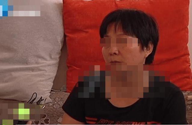 Giữa đám cưới, con dâu bất ngờ quỳ xuống khóc lớn rồi nói với mẹ chồng một câu khiến bà chết đứng-1