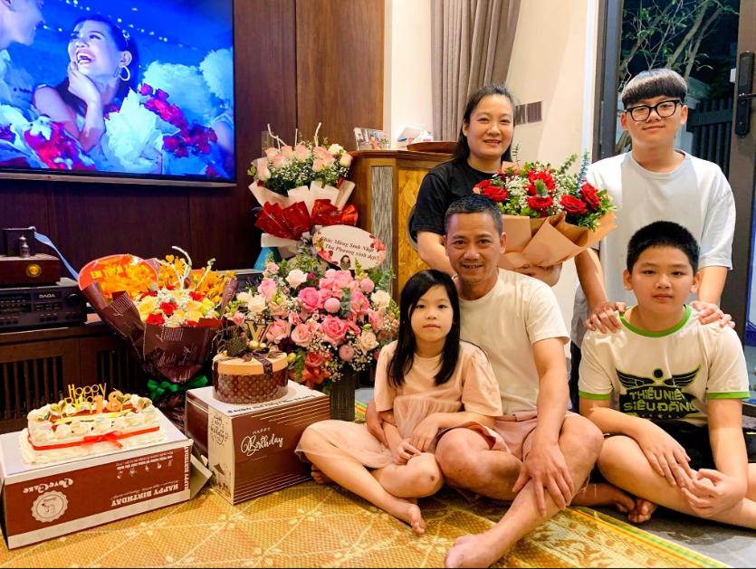 Cuộc sống của 2 nam nghệ sĩ Việt thừa nhận ngoại tình: Người được tha thứ, người mất tất cả-2