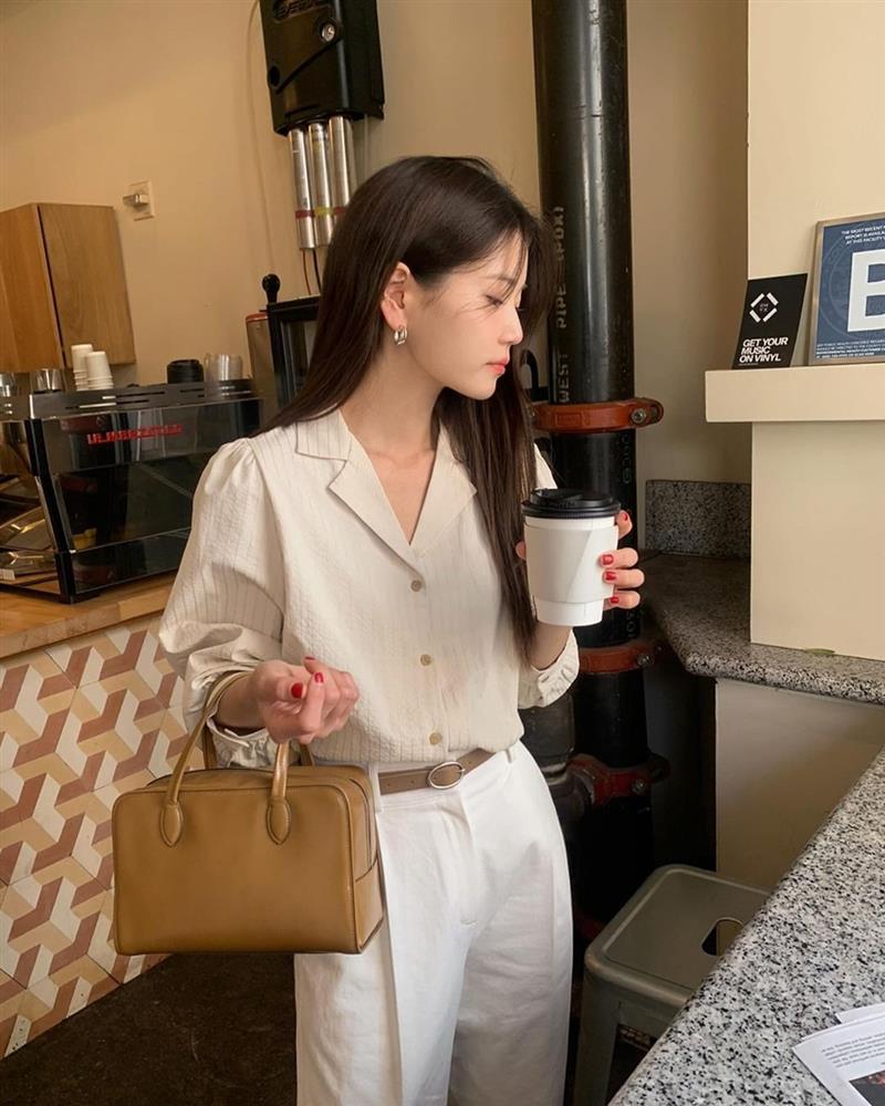 4 kiểu áo sơ mi giúp bạn trông thon thả, mảnh mai hơn-2