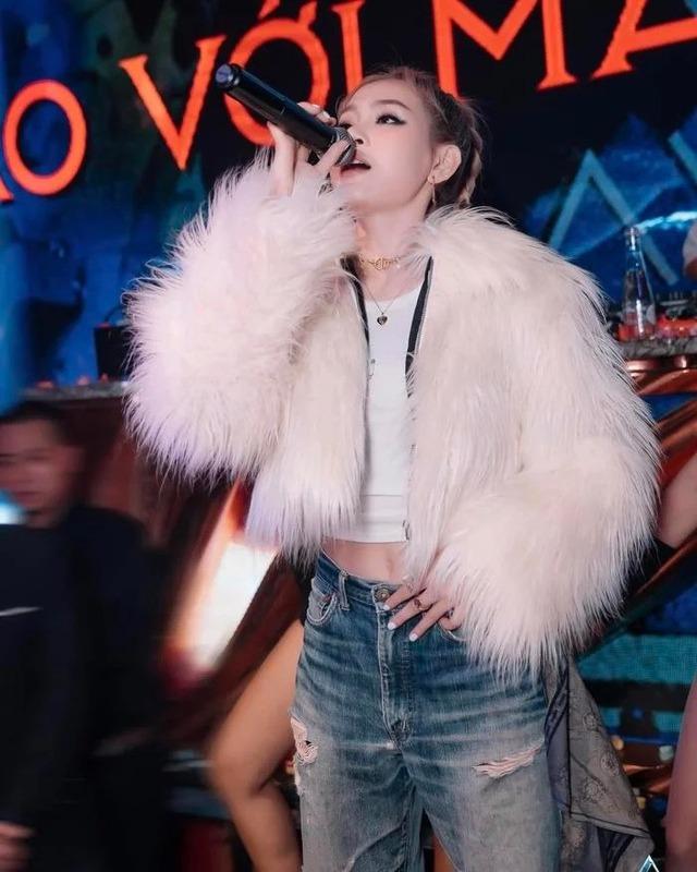 Bị chất vấn đang làm nghề gì, Hiền Hồ lên tiếng-2