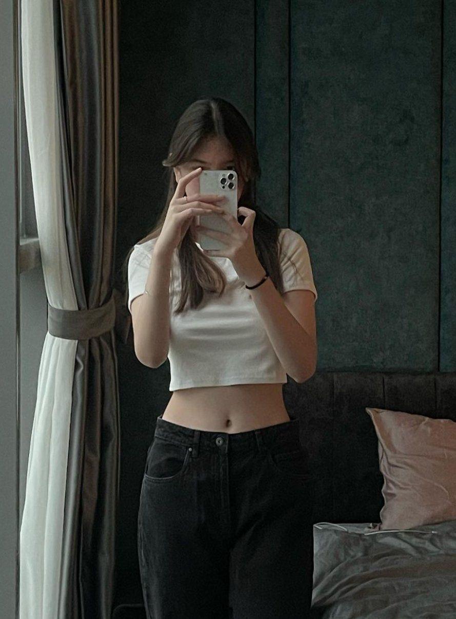 Em gái Đặng Văn Lâm mê áo ngắn lửng lơ khoe eo chuẩn, chiều cao gần 1,8m đáng mơ ước-6