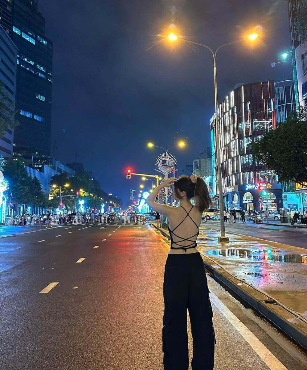 Em gái Đặng Văn Lâm mê áo ngắn lửng lơ khoe eo chuẩn, chiều cao gần 1,8m đáng mơ ước-7