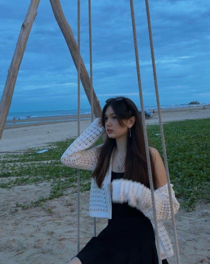 Em gái Đặng Văn Lâm mê áo ngắn lửng lơ khoe eo chuẩn, chiều cao gần 1,8m đáng mơ ước-8