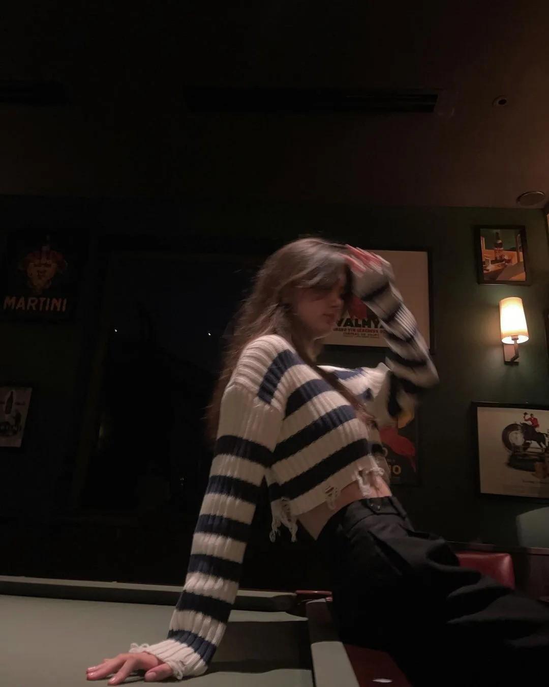 Em gái Đặng Văn Lâm mê áo ngắn lửng lơ khoe eo chuẩn, chiều cao gần 1,8m đáng mơ ước-10