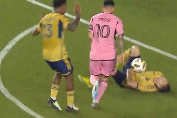 Tranh cãi tiến sĩ trường top kiếm tiền khủng nhờ livestream bán khóa học AI-2