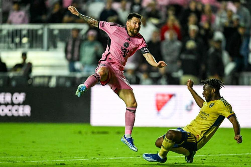 Pha bóng gây tranh cãi gay gắt của Lionel Messi-2