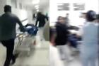 Cô gái cử động sau 5 tiếng nằm trong túi đựng xác, nhân viên y tế hoảng hốt