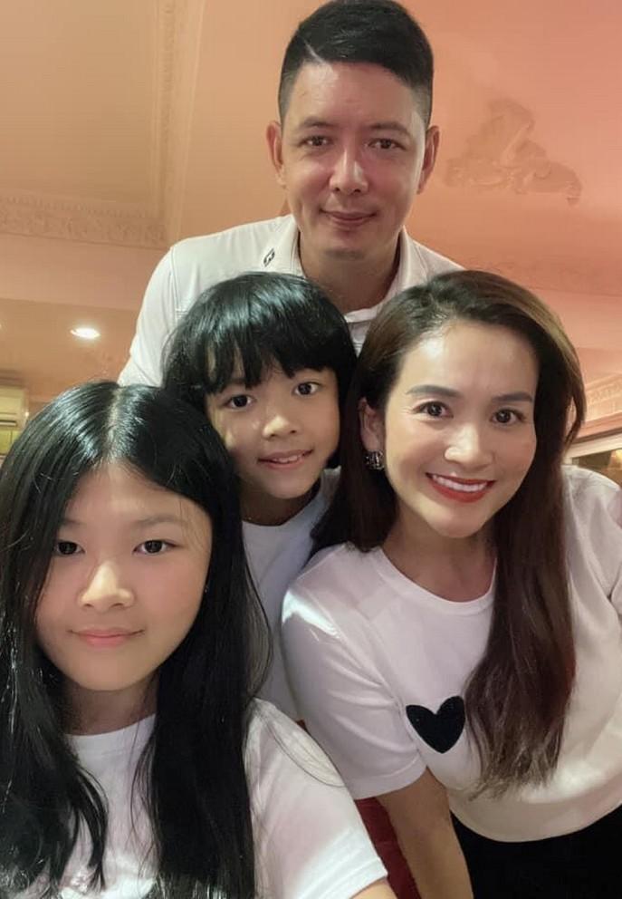 Được mệnh danh nam thần màn ảnh Việt, Bình Minh bất ngờ lui về ở ẩn, hôn nhân viên mãn bên vợ đại gia hơn tuổi-11