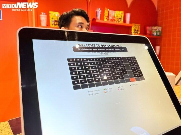 Khán giả TP.HCM thất vọng vì nửa đêm vẫn không mua được vé Đào, phở và piano-4