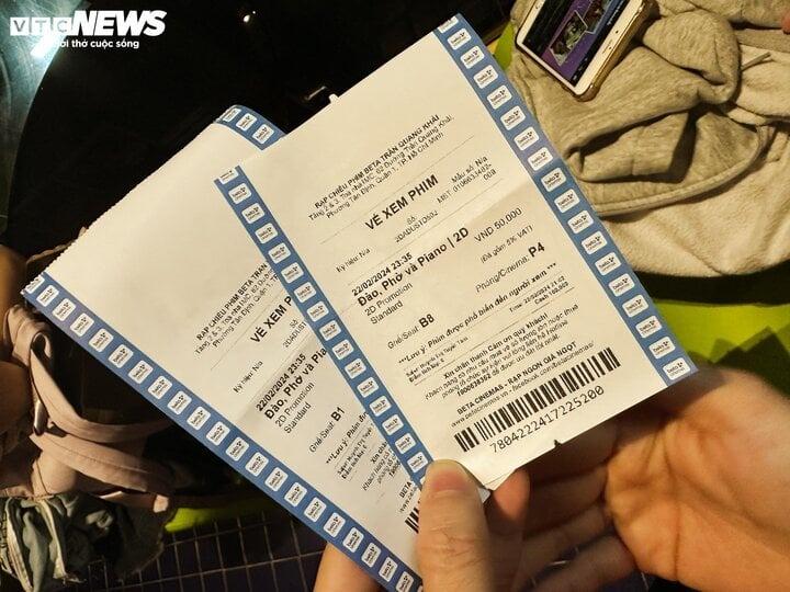 Khán giả TP.HCM thất vọng vì nửa đêm vẫn không mua được vé Đào, phở và piano-6