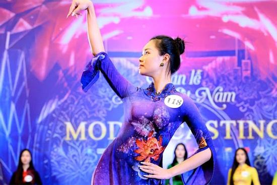 Dàn mẫu đổ bộ casting model 'Tuần Lễ Áo Dài 2024'