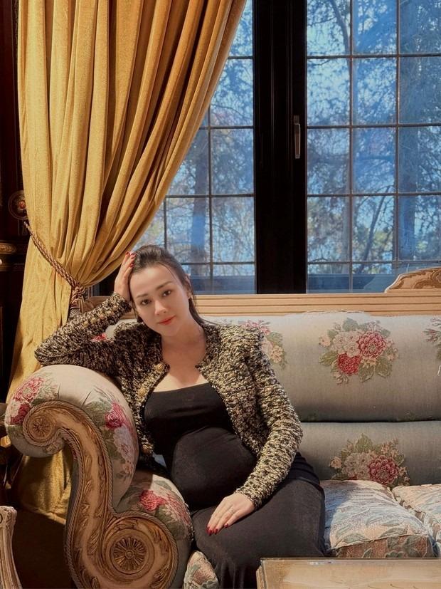 Phương Oanh hé lộ sức khỏe những tháng cuối thai kỳ, tự so sánh mình với con cá ngựa-2