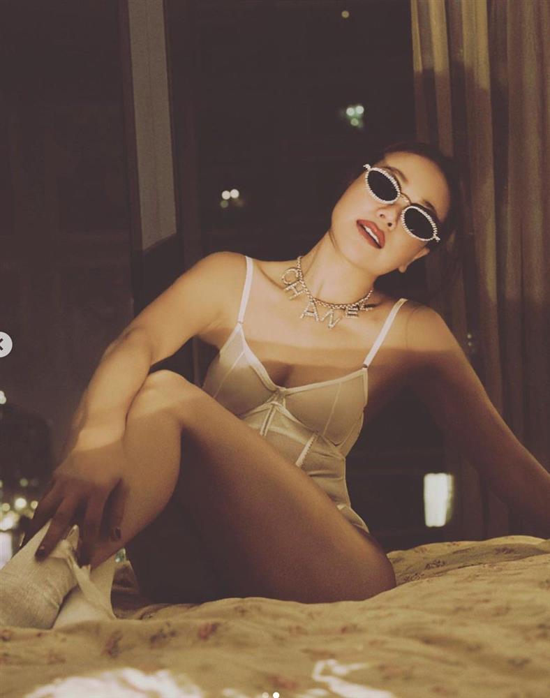 Danh tính mỹ nữ Cà Mau có vòng ba 1,17m, mặc áo tắm đi giữa phố-3