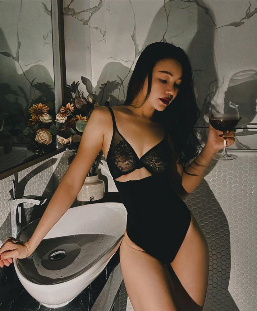 Danh tính mỹ nữ Cà Mau có vòng ba 1,17m, mặc áo tắm đi giữa phố-5