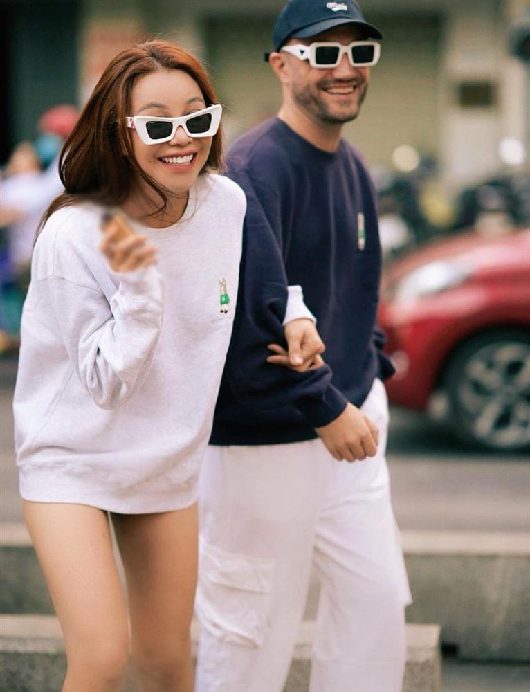 Danh tính mỹ nữ Cà Mau có vòng ba 1,17m, mặc áo tắm đi giữa phố-8