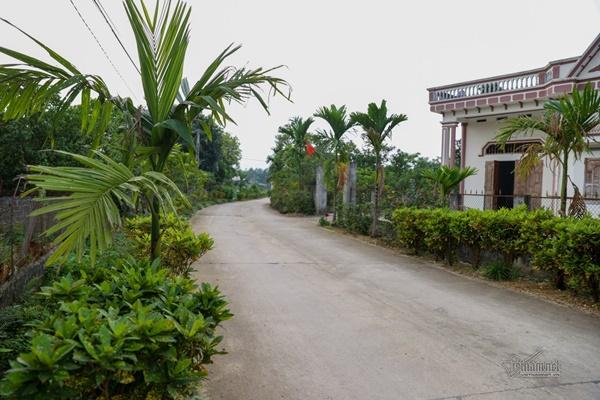 Ra cửa đón chồng đi làm về, tôi thấy anh đi qua một căn nhà khác, nhìn người mở cửa tôi suýt ngất-3