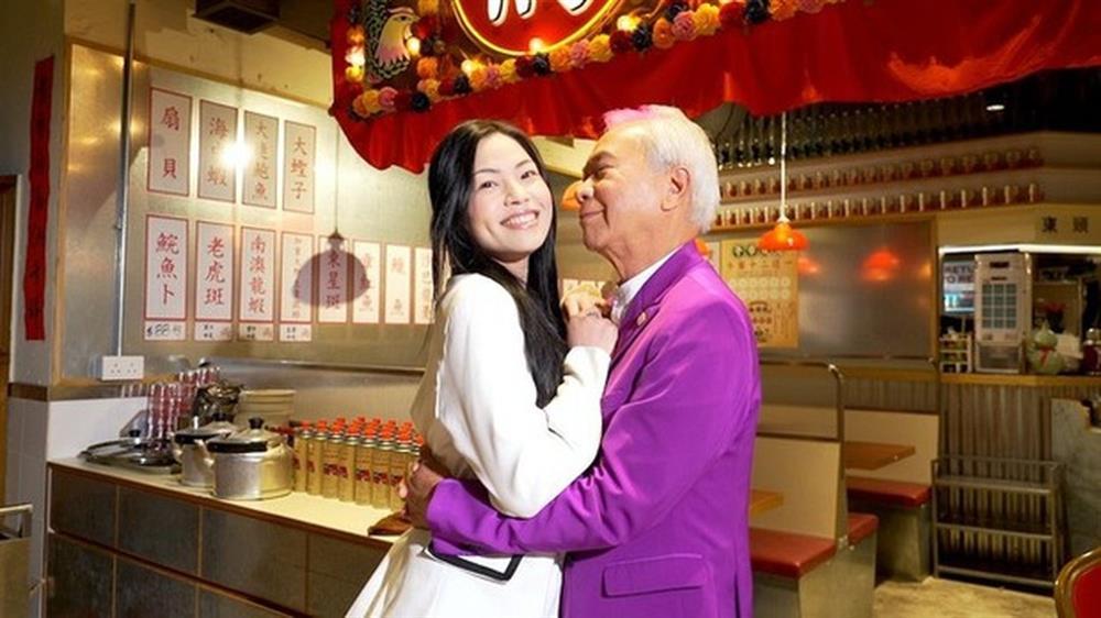 Tài tử Thần Điêu Đại Hiệp bật khóc khi hôn thê kém 40 tuổi bị tạm giam-4