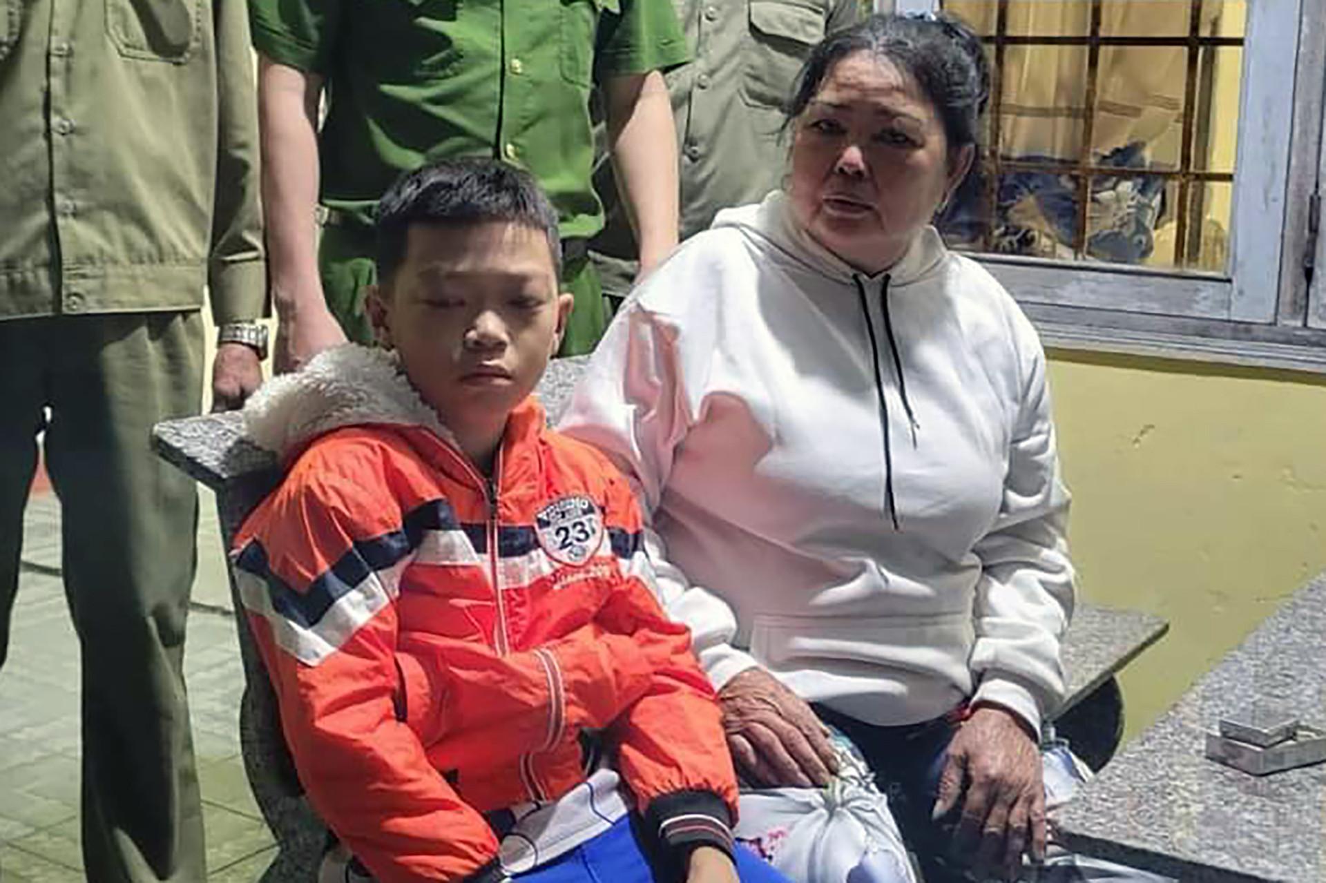 Đằng sau câu chuyện những đứa trẻ bỏ nhà tự ý đạp xe đi tìm mẹ-1