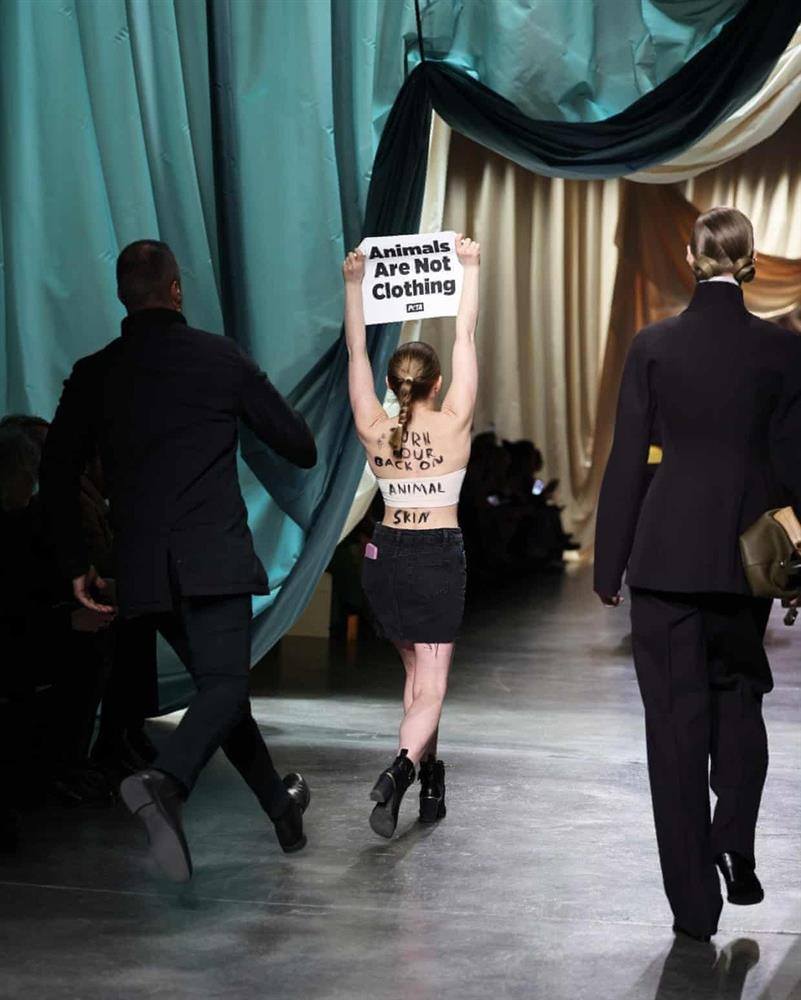 Quỳnh Anh Shyn không kém cạnh khi đọ sắc cùng dàn mỹ nhân châu Á tại Ý-7