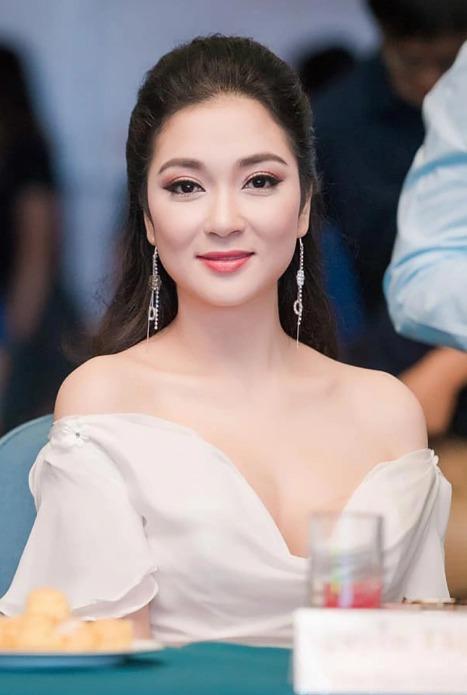 Hoa hậu Nguyễn Thị Huyền sau 20 năm đăng quang: Chọn công việc bình dị, sống kín tiếng trong biệt thự ở Hà Nội-2
