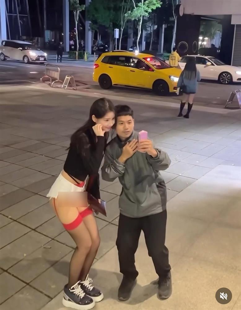 Nữ DJ Hàn Quốc khiến các fan tranh nhau xin chụp ảnh, mặc set đồ gây chú ý trên đường-2