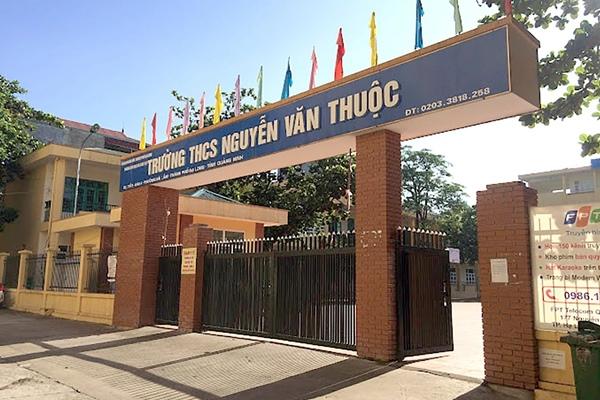 Các giáo viên tiếp máu cứu nữ sinh nhảy từ tầng 4 trường học-1