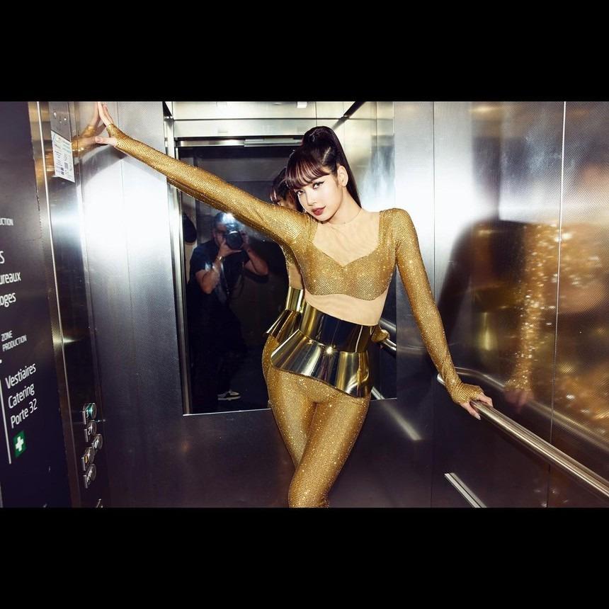 Idol gen 4 ngày càng hở bạo, tất cả là tại Jennie?-10