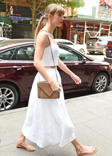Vì sao Taylor Swift rất nổi tiếng nhưng luôn xa rời các hãng thời trang?-2