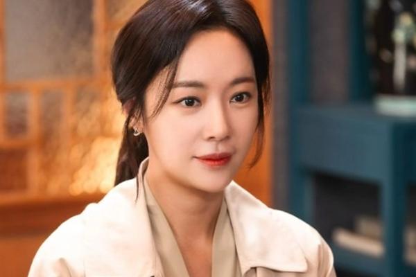 Chân dài bị đại gia tố, đòi quà hơn 85 tỷ-2