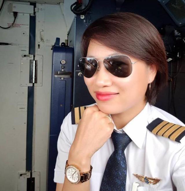 Nữ cơ trưởng đầu tiên ở Việt Nam kể cuộc sống hôn nhân: Vợ hạ cánh lập tức trông con cho chồng đi bay-5