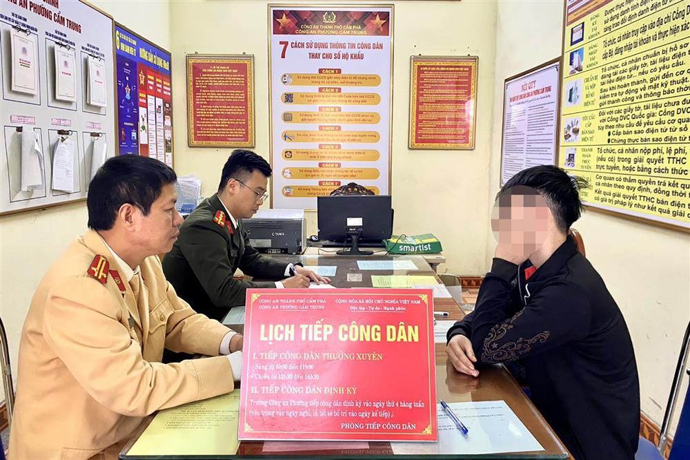 Triệu tập hai thanh niên trải chiếu nằm giữa quốc lộ-2