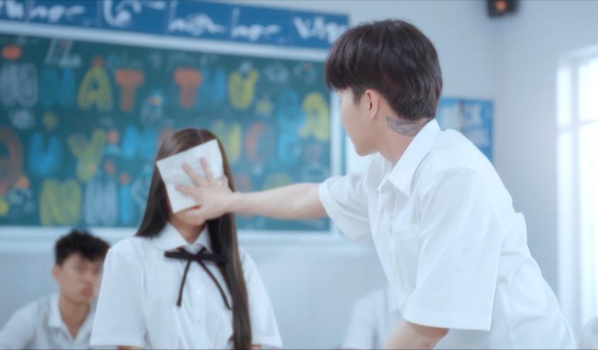 Jack (J97) hóa thân thành học sinh nhưng xăm trổ, khán giả phản ứng-5