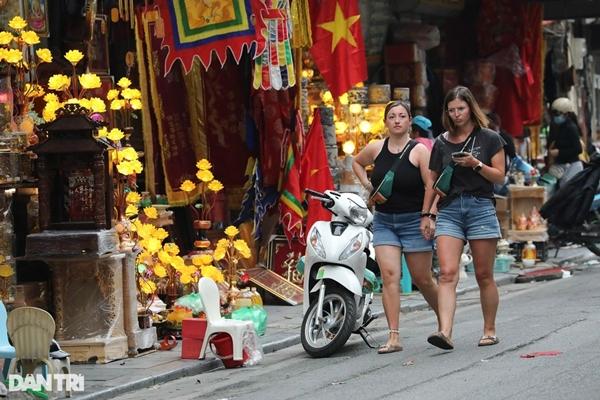 Khách nước ngoài bất ngờ về độ thân thiện, được người lạ ở Việt Nam giúp đỡ-2