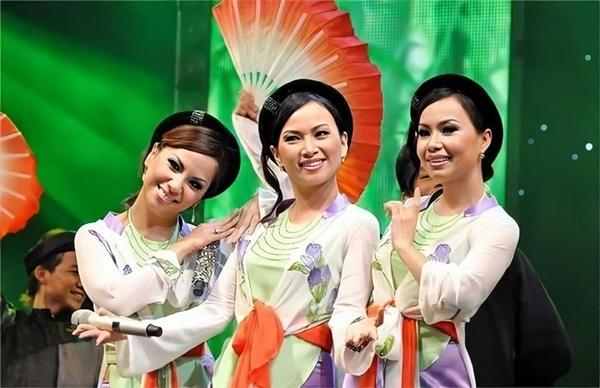 Hội chị em gái tài năng showbiz Việt: Trời cho tất cả từ danh tiếng, nhan sắc tới tiền tài-11